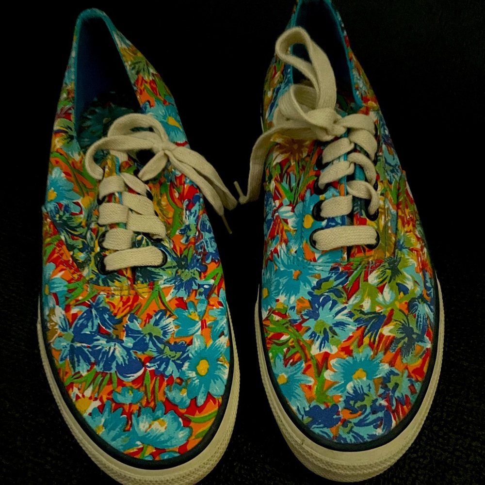 Sorry topsider worn once or twice.